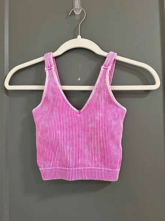 Zenana Outfitters Pink Ribbed V-Neck Crop Tank has padding S/M - Picture 1 of 3